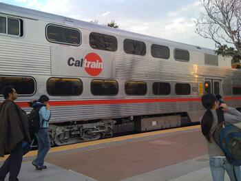 1024px-CalTrain_double_decker_exterior.jpg 1024px-CalTrain_double_decker_exterior.jpg