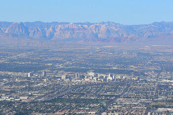 1024px-Las_Vegas_from_Frenchman_3.jpg