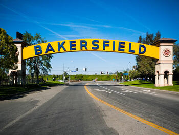 1200px-Bakersfield_CA_-_sign.jpg 1200px-Bakersfield_CA_-_sign.jpg
