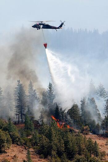 600px-California_National_Guard_battles_wildfires_(7900427458).jpg
