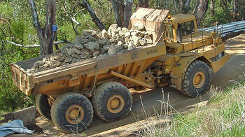 640px-Caterpillar_D350D.jpg 640px-Caterpillar_D350D.jpg