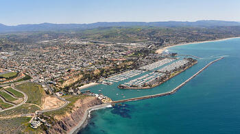 640px-Dana_Point_a_city_in_southern_Orange_County_CA_Photo_D_Ramey_Logan.jpg