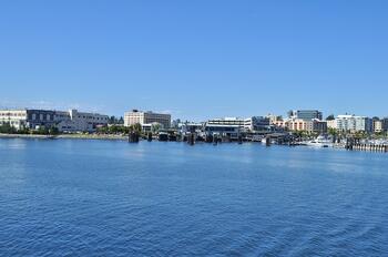 Approaching_Bremerton,_WA_ferry_terminal_02.jpg