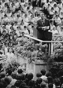 Billy_Graham_(1966)_by_Erling_Mandelmann.jpg Billy_Graham_(1966)_by_Erling_Mandelmann.jpg