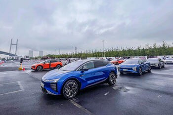 EVs-in-the-rain.jpg EVs-in-the-rain.jpg