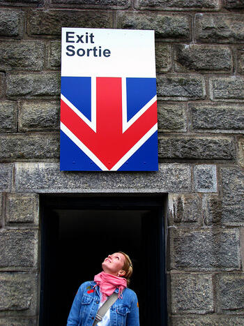 Exit-Sortie.jpg Exit-Sortie.jpg