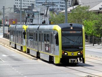 Gold_Line_train_on_East_1st_Street.jpg Gold_Line_train_on_East_1st_Street.jpg