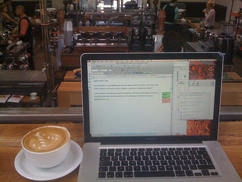 Laptop in Intelligentsia.jpg Laptop in Intelligentsia.jpg