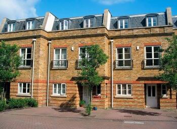 London-new terraced houses-iStock_000003430134XSmall.jpg London-new terraced houses-iStock_000003430134XSmall.jpg