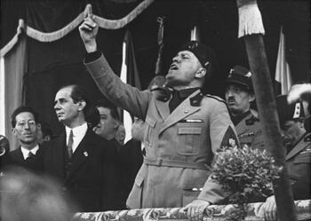 Mussolini_in_Mailand.jpg Mussolini_in_Mailand.jpg