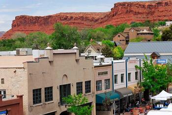 Overlook_of_Main_St._St._George.jpg Overlook_of_Main_St._St._George.jpg