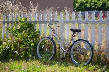 bicycle on picket fence - iStock_000010242185XSmall.jpg bicycle on picket fence - iStock_000010242185XSmall.jpg