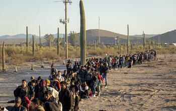 migrants-on-foot.jpg migrants-on-foot.jpg