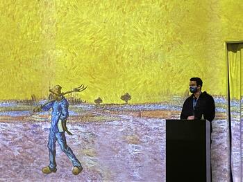 two-workers-in-the-immersive-van-gogh.jpeg two-workers-in-the-immersive-van-gogh.jpeg