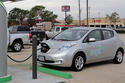 1024px-Nissan_LEAF_got_thirsty_trimmed.jpg 1024px-Nissan_LEAF_got_thirsty_trimmed.jpg